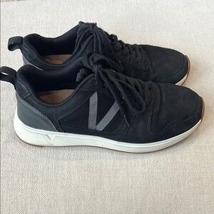 Vionic Women's Black and Gray Sneakers